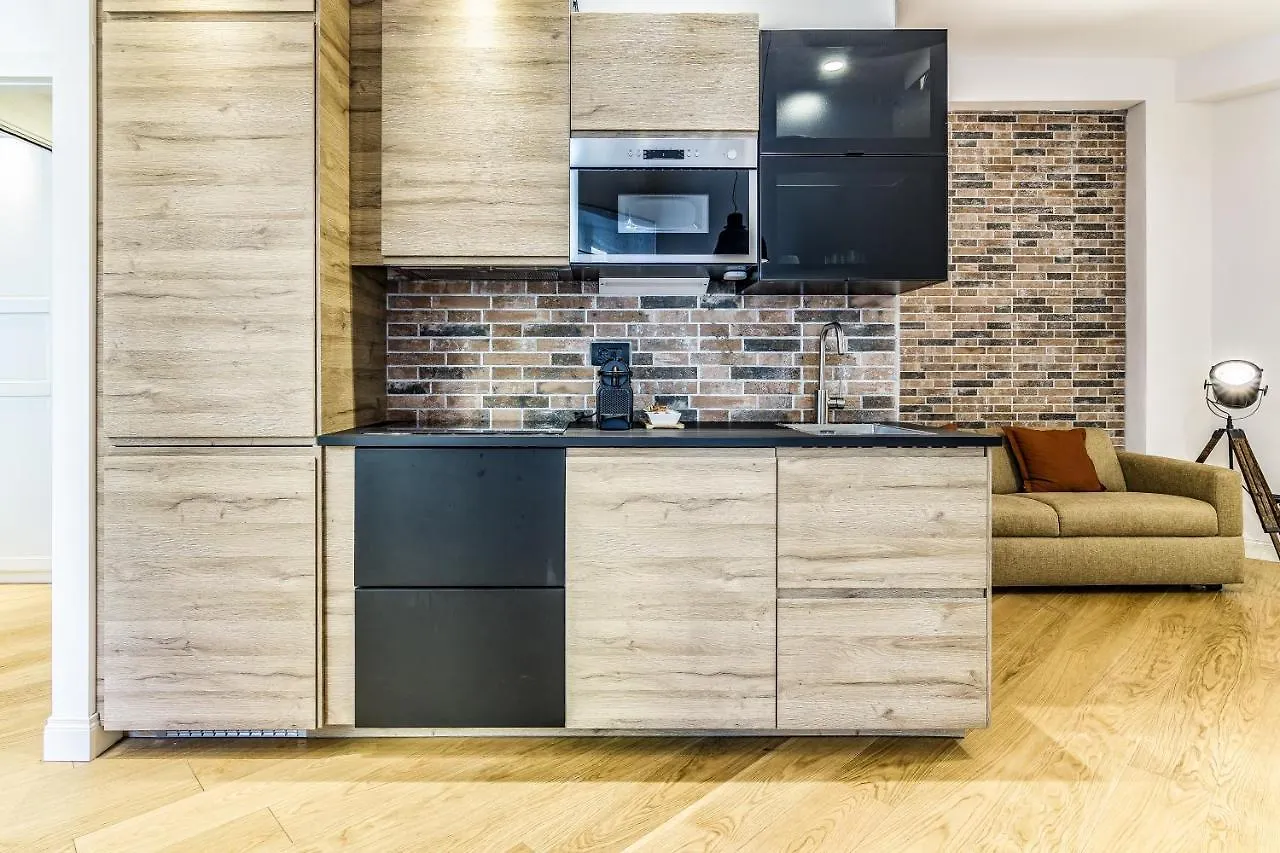 Beplace Apartments In San Babila Milan