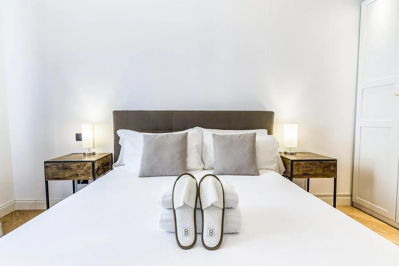 Beplace Apartments In San Babila Milan