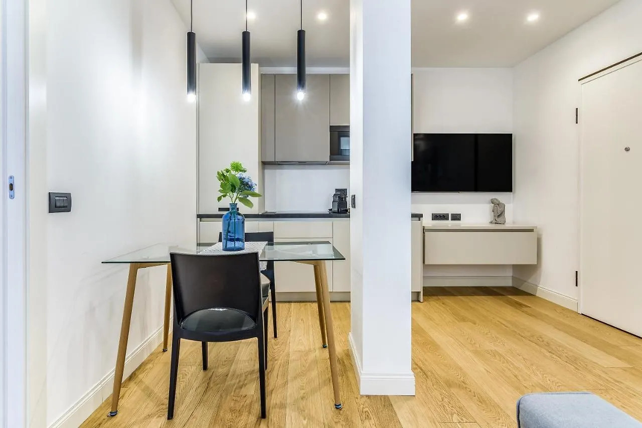 Beplace Apartments In San Babila Mailand