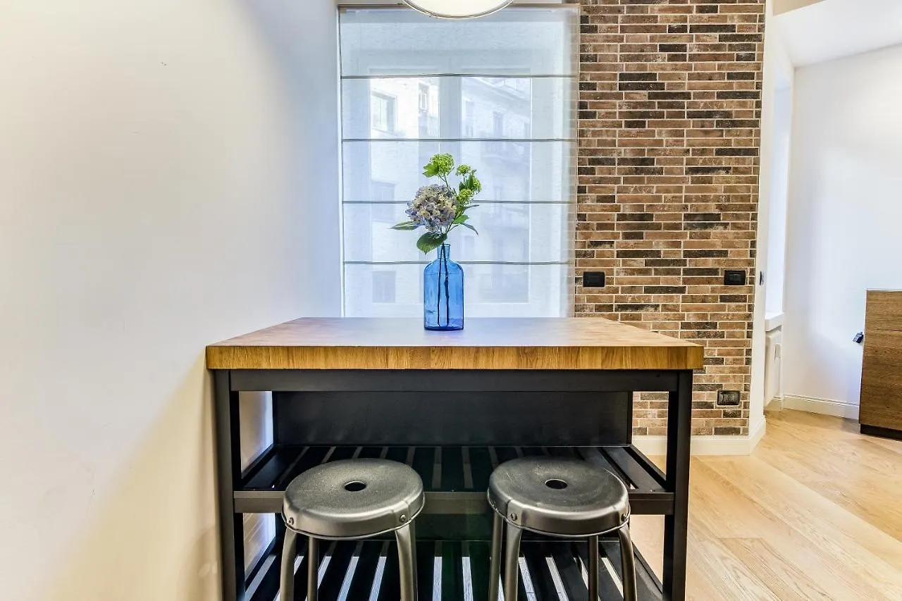 Beplace Apartments In San Babila Mailand