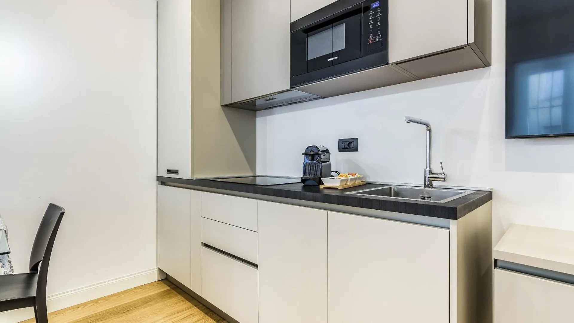 Beplace Apartments In San Babila Mailand