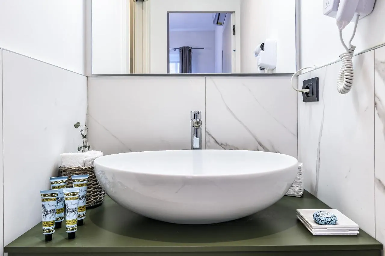 Beplace Apartments In San Babila Mailand