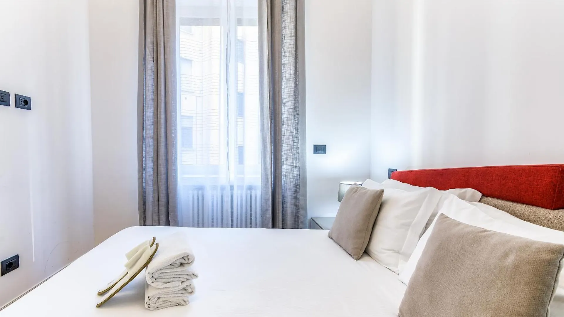 Beplace Apartments In San Babila Mailand