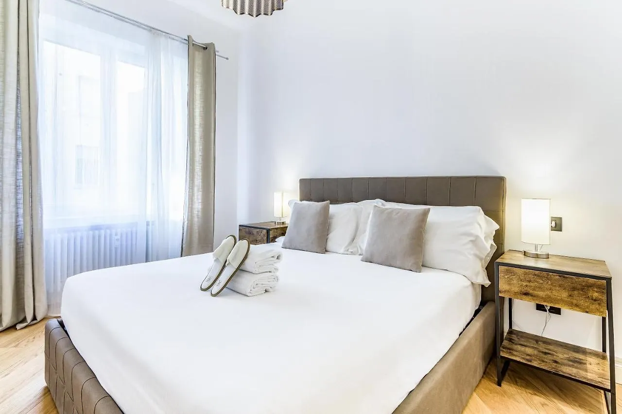 Beplace Apartments In San Babila Milano Italia