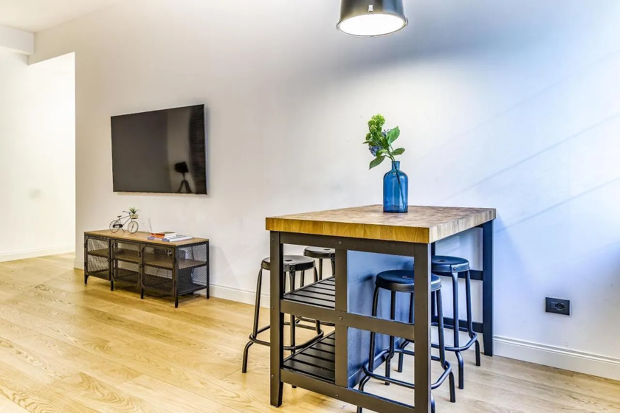 Beplace Apartments In San Babila Milano Italia